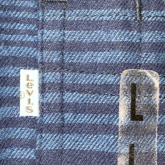 Levi’s Button Up - Picture 3 of 6